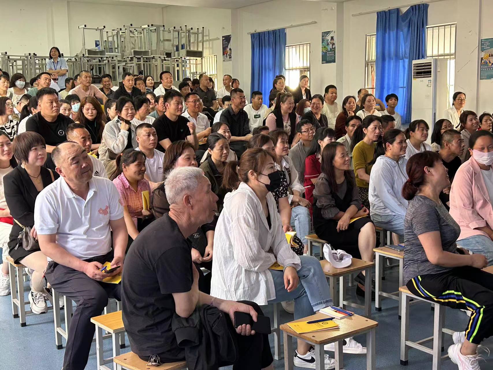 家校携手 共话成长——咸阳协和职业学校23级期中家长会